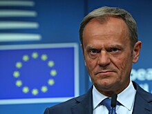 Польша отстранила почетного консула в США из-за изображения Туска в форме СС