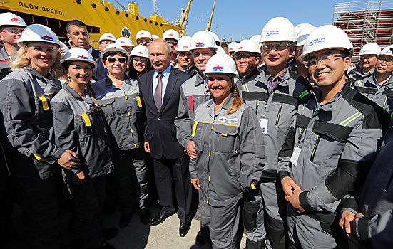 Путин назвал судоверфь "Звезда" проектом общенационального масштаба