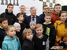 Анатолий Карпов провёл в Перми сеанс одновременной игры на 20 досках