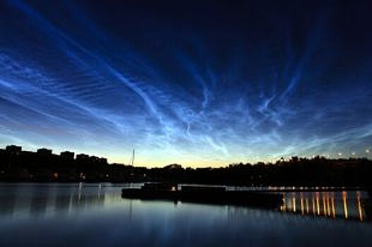 В небе над Омском видны серебристые облака