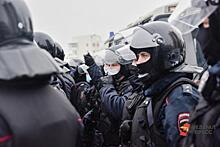 На екатеринбурженку завели дело за чтение закона «О полиции»