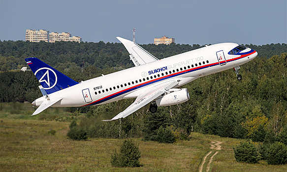 Импортозамещенный самолет SJ-100 успешно совершил первый полет