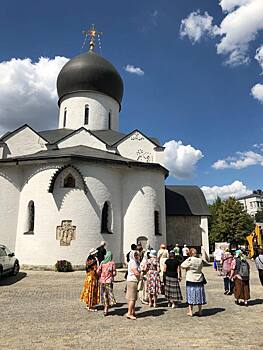 Пенсионеры из Новогиреева, Перова и Ивановского побывали в Марфо-Мариинской обители