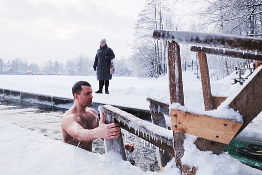 Онколог предостерег больных раком от купания в ледяной воде