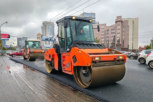 Андрей Травников поручил ужесточить контроль качества ремонта дорог