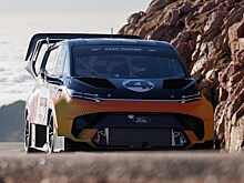 Посмотрите на заезд 1450-сильного фургона Ford на «Гонке в облака»