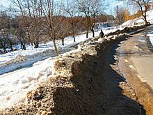 В Москве растаяло 14 сантиметров сугробов за неделю