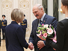 Лукашенко вручил награды "лучшим из самых прекрасных и самых сильных"