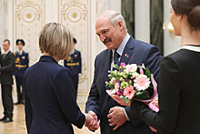 Лукашенко вручил награды "лучшим из самых прекрасных и самых сильных"