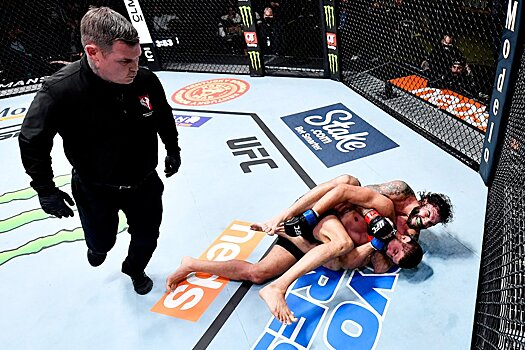 UFC Vegas 44: Клэй Гуида вырвал волевую победу над Леонарду Сантосом во втором раунде удушающим приёмом. Видео