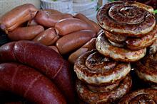 Россиянам назвали размер опасного куска колбасы
