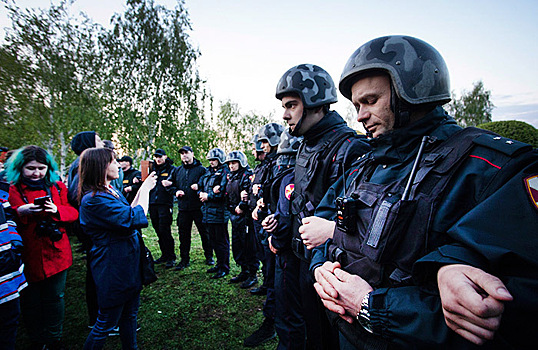 «Я приглашала друзей прогуляться в сквере». Участников протестов в Екатеринбурге вызывают на допросы