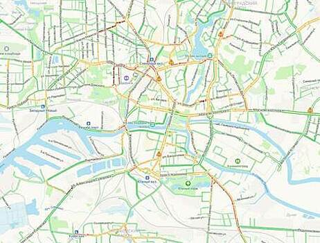 Центр Калининграда днём в четверг встал в километровых пробках