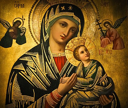 Стал свидетелем бесчинства: мигрант справил нужду на ограду православного храма и забросал священника камнями