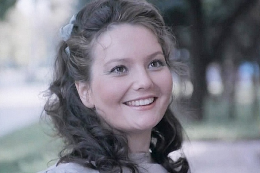 Мария Зубарева умерла в 1993 году от рака в возрасте 31 года. Она запомнилась зрителям ролями в "Мордашке" и "Возвращении Будулая".