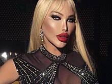 «Шары и спереди и сзади»: Неестественная фигура 40-летней барби Джессики Алвес