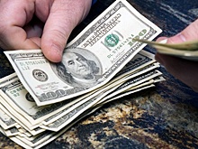 ЦБ понизил курс доллара на 1,3 рубля