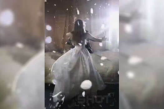 SHOT: в Нижневартовске свадебная декорация рухнула на видеографа