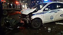 В Бишкеке столкнулись автомобиль ГУВД и две иномарки