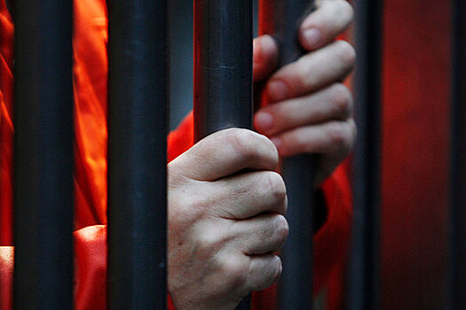 В США заключенные подали в суд на тюрьму за "медицинские эксперименты" с COVID-19