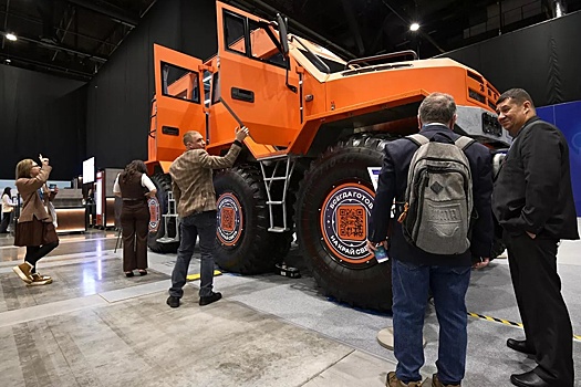 Инновационный вездеход-амфибию представили на форуме "Арктика"