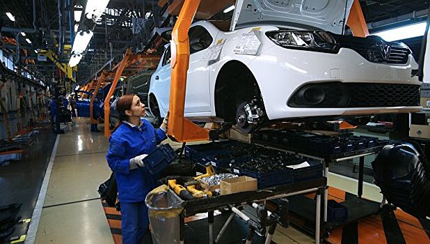 Выпуск легковых машин в России  упал на 26,6%