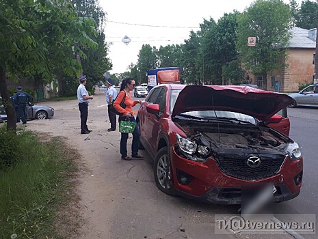 В Твери произошло ДТП по вине девушки-водителя: пострадала беременная женщина