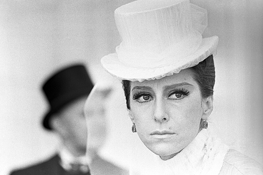 Актриса, балерина Майя Михайловна Плисецкая в роли Бетси на съемочной площадке фильма «Анна Каренина» режиссера Александра Григорьевича Зархи по одноименному роману Льва Николаевича Толстого, август 1967 года