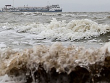 Керченская переправа приостановила работу из-за непогоды