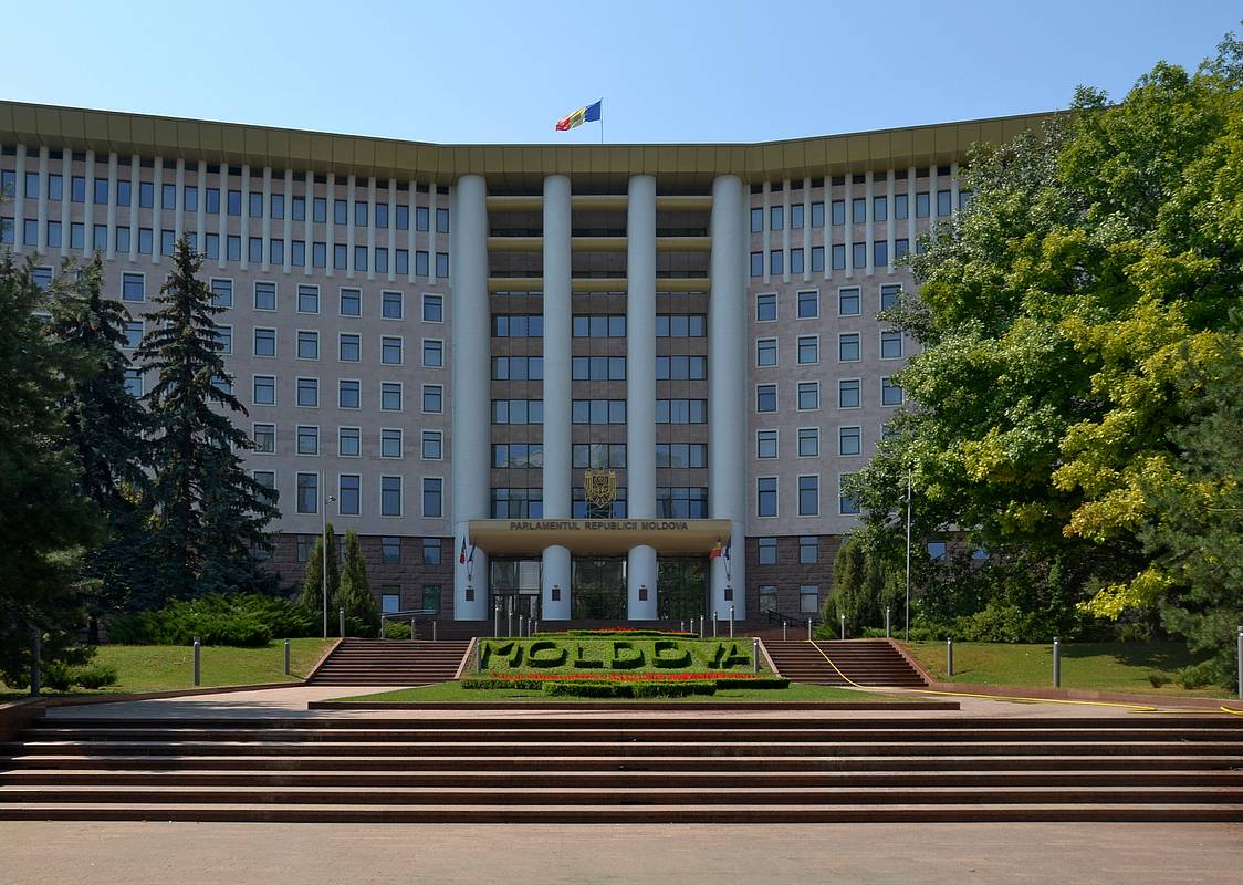 В Молдавии одобрили поправки к статье УК о госизмене