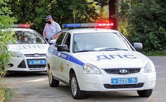 В Бугульме водитель "Лады" сбил пешехода, врезался в ворота и погиб