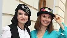Автор хитов Пугачевой своими руками сделала шляпку для Ирины Лачиной