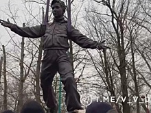 В Центральном парке Белгорода устанавливают новую скульптуру