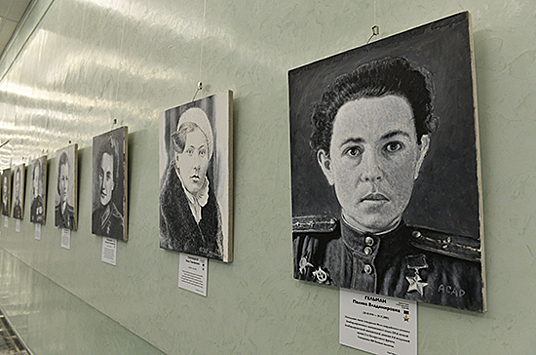 В Госдуме открылась выставка о женщинах войны