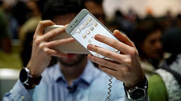 Google может купить производителя смартфонов HTC