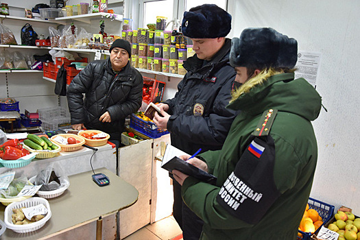 В Богдановиче сотрудники СК РФ вручили мигрантам повестки в военкомат