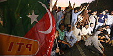 Массовые протесты проходят в Пакистане после покушения на экс-премьера страны