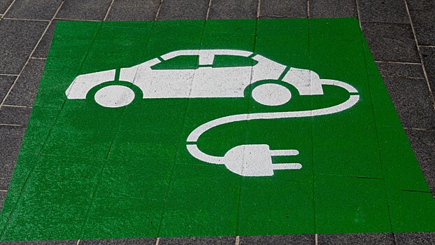 Эксперты предрекли снижение цен на электромобили