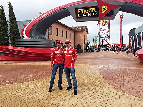 Кими Райкконен и Марк Жене посетили тематический парк «Ferrari Land»