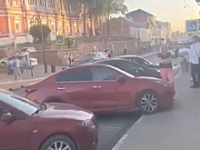 Водитель иномарки перепутала педали и сбила четырех пешеходов на улице Рождественской