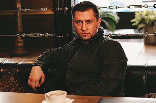 Прилучный потребовал 4,5 миллиона рублей от избившего его мужчины - МК Новосибир