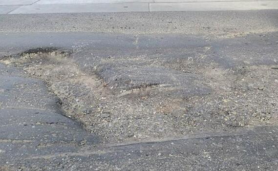 В Курске на ул.2-я Рабочая после ямочного ремонта остались большие ямы
