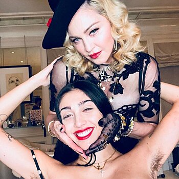 «Это мода такая?»: дочь Мадонны вновь показала небритые подмышки