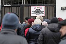 Полиция задержала бросившего горючую смесь в посольство России провокатора