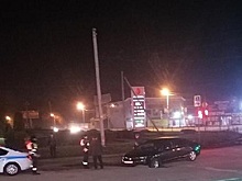 В Астрахани на Аксакова автомобиль провалился в яму