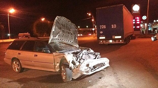 Фура столкнулась с Subaru в Алматы: три человека пострадали