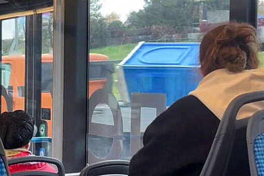 На видео попало жесткое ДТП каршеринга и туалетной кабинки на Калужском шоссе