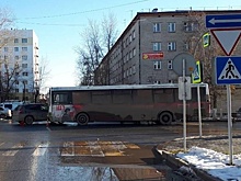 В Тюмени кондуктор автобуса сломала позвоночник в ДТП