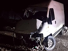 На загородной трассе в Карелии столкнулись микроавтобус и грузовик