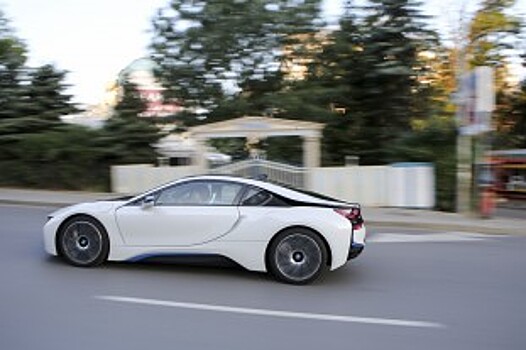 Родстеру BMW i8 Spyder удвоят запас хода